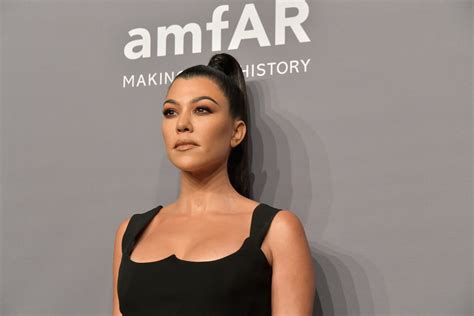 Kourtney Kardashian shares an article about being AUTOSEXUAL